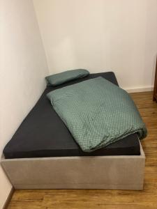 Postel nebo postele na pokoji v ubytování 2 Zimmer Ferienwohnung zu vermieten