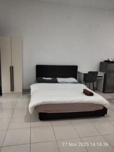 Postel nebo postele na pokoji v ubytování Youth City Residence, Nilai Studio