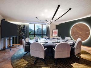 Μια τηλεόραση ή/και κέντρο ψυχαγωγίας στο Swissôtel Tbilisi