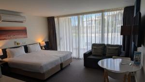 En eller flere senge i et værelse på Wyndham Resort Torquay