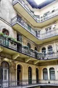 A balcony or terrace at Designer - A10