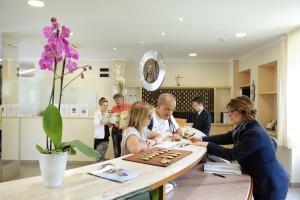 a group of people sitting at a table in a room at Hotel Delle Rose in Cascia