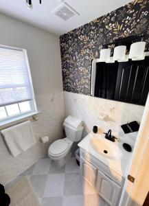 Et badeværelse på 30 min from NYC luxury and chic 3 bedroom