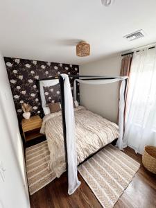 En eller flere senge i et værelse på 30 min from NYC luxury and chic 3 bedroom