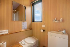 O baie la Aorangi Peak Cabins 9 by Tiny Away +41 fotografii