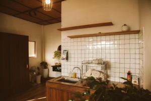 Η κουζίνα ή μικρή κουζίνα στο Homestay Hồng Phúc