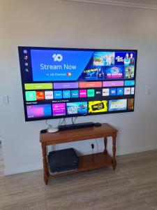 Μια τηλεόραση ή/και κέντρο ψυχαγωγίας στο Sorrento Bluewater Apartment