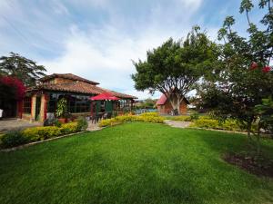 Vonkajšia záhrada v ubytovaní Glamping y Camping El Lago