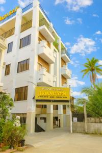 Здание отеля +36 фотографий