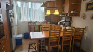 Kuchyň nebo kuchyňský kout v ubytování CostaQuilen Departamento