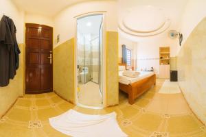 Ванная комната в Hoàng Yến Hotel Mỹ Tho