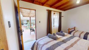 Кровать или кровати в номере La Casa del Pueblo Hostal