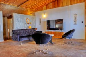 Μια τηλεόραση ή/και κέντρο ψυχαγωγίας στο Beach Villa l'Heure Bleue