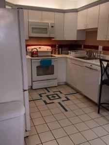 Η κουζίνα ή μικρή κουζίνα στο 3 Beds, homey, spacious, stadiums, free parking, parks +18 φωτογραφίες