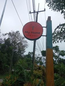 库德岛My Home Koh Kood1的一块牌子上写着“我的家，汤姆·库奇”。