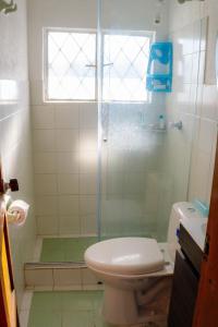 Ένα μπάνιο στο House with private pool in Balcones del Sumapaz