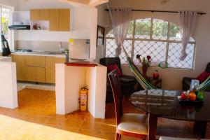 Η κουζίνα ή μικρή κουζίνα στο House with private pool in Balcones del Sumapaz