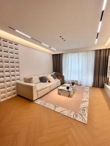 Χώρος καθιστικού στο Vintage-Style, Fully Equipped Apartment with 3Bedroom