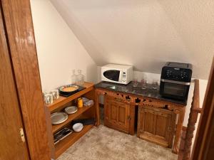 Kuchyň nebo kuchyňský kout v ubytování Welcome to the Sierra Foothills!