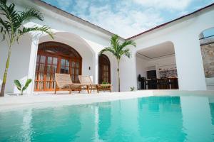 Bazén v ubytování Villa Charlotte nebo v jeho okolí