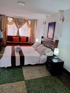 Postel nebo postele na pokoji v ubytování HOTEL GALICIA PLAZA