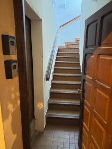 a staircase in a building with a door at Dulce Descanso in Salta