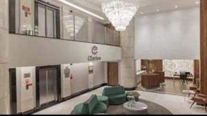 a lobby of a clinic with green chairs and a table at Apart Hotel Itaim Bibi in São Paulo