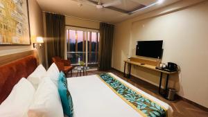 TV a/nebo společenská místnost v ubytování Saltstayz Select- Medicity Near Medanta Hospital + 27 fotografií