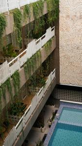 Bazén v ubytování The Rivavi Legian nebo v jeho okolí