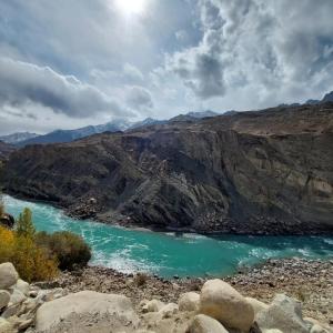 Saspul GömpaMoljoks Heritage House的山中河流 更多24张照片