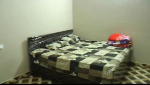 En eller flere senge i et værelse på Kisori ju krupa dham