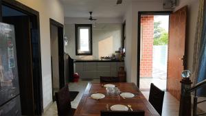 Η κουζίνα ή μικρή κουζίνα στο Amaira Villa