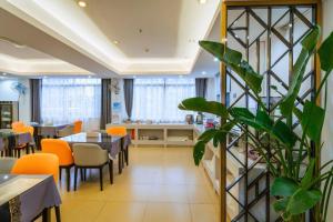 Un lugar para sentarse en Borrman Hotel Guilin Elephant Hill Park Li Lake