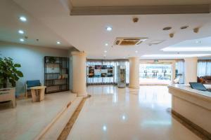 El lobby o recepción de Borrman Hotel Guilin Elephant Hill Park Li Lake 223 fotos más