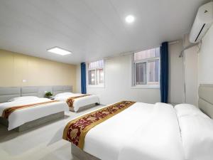 Una cama o camas en una habitación de GreenTree Apartment Jinan Jiyan Road Shandong Cancer Hospital