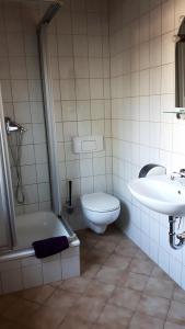 Vonios kambarys apgyvendinimo įstaigoje Landhotel "Lichte Aue" Lichtenau