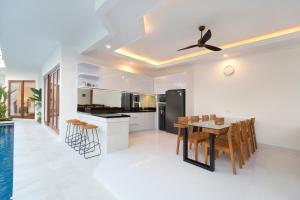 a kitchen and dining room with a table and chairs at Villa Mia Seminyak - Boutique Villas - I in Seminyak
