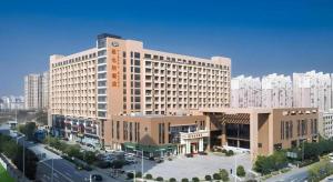 a large building in the middle of a city at Vienna Hotel Nanjing Zhongshan Mausoleum in Qilinmen