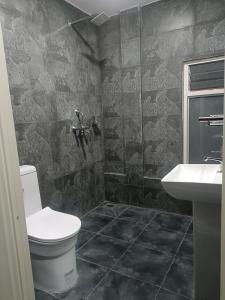 Ένα μπάνιο στο Le Petit Paradis Népal