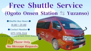 Un folleto para un servicio de transporte gratuito con una furgoneta roja. en Yuzanso, en Otsu