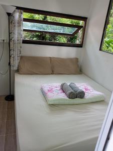 Giường trong phòng chung tại My home Koh kood2 Jungle of Smiles