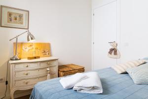 Un pat sau paturi într-o cameră la Sitges Center Apartment