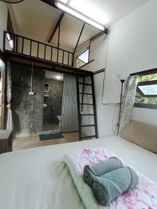 En eller flere senge i et værelse på My home Koh kood2 Jungle of Smiles