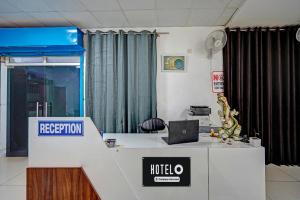 Ο χώρος του λόμπι ή της ρεσεψιόν στο Hotel O Sector 110 Noida Formerly Luv Kush Tower Bhangel