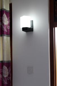 TV a/nebo společenská místnost v ubytování Orchid Rest