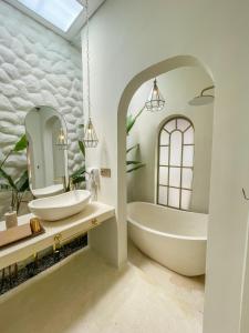 Koupelna v ubytování Staycationku Premium Jogja Villas