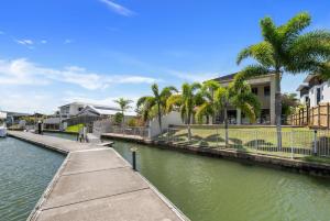 Udsigt til en flod der løber i nærheden af feriehuset
