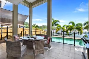 Swimmingpoolen hos eller tæt på Belle Escapes The Mariner