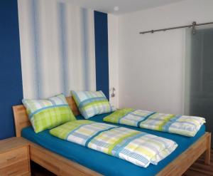 Ein Bett oder Betten in einem Zimmer der Unterkunft Gasthof Christine Enne
