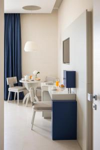 A television and/or entertainment centre at Villa Gervasio Rooms